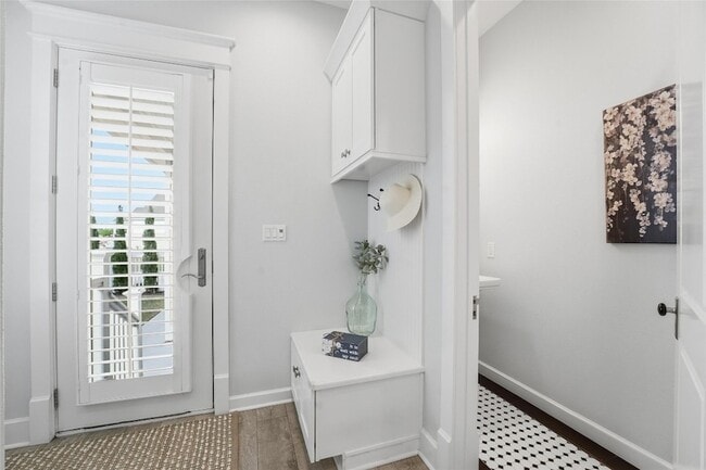 Building Photo - 10 Mariner Pass