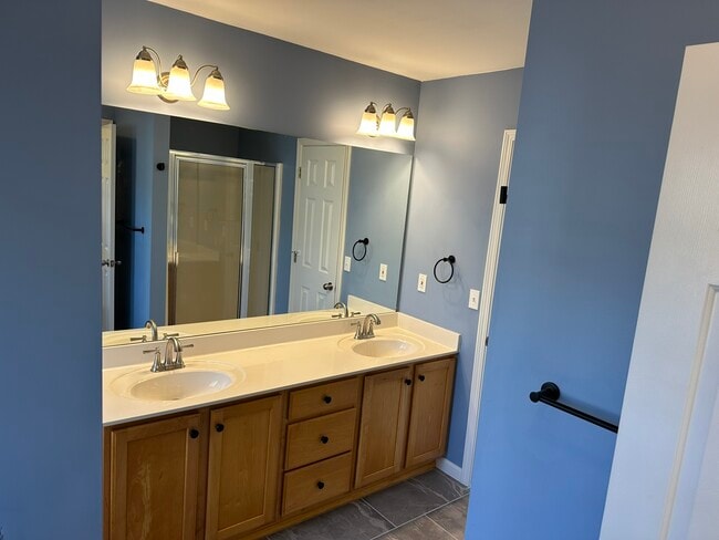 Building Photo - 580 Wisteria Dr