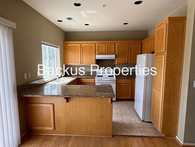 Building Photo - Great two-level home in Las Palmas II with scenic views