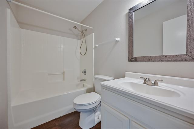 Building Photo - 607 Kings Way Dr