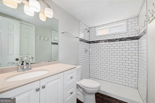 Building Photo - 1055 Autumn Crest Ct