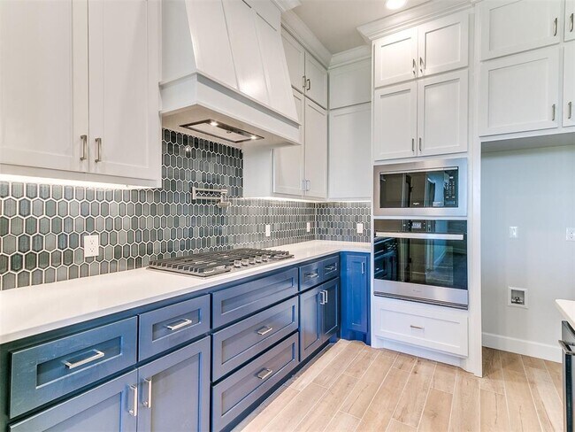 Building Photo - 13400 Sandoval Blvd