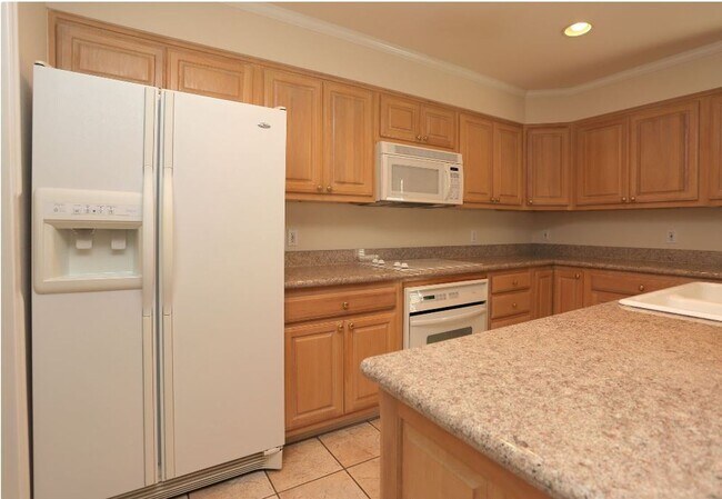 Building Photo - Beautiful large 2-bedroom 2 baths with 1 car garage in Mid Town Tulsa!!