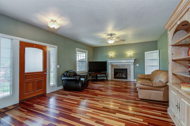 Building Photo - Beautiful Home In Hidden Springs