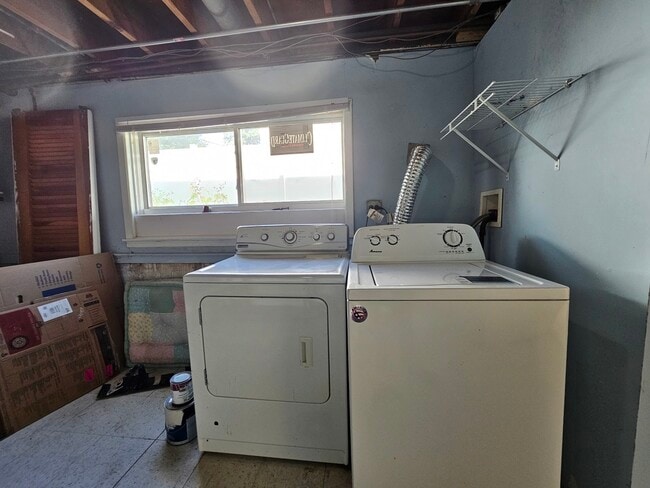 Building Photo - 9924 Crawford Ave