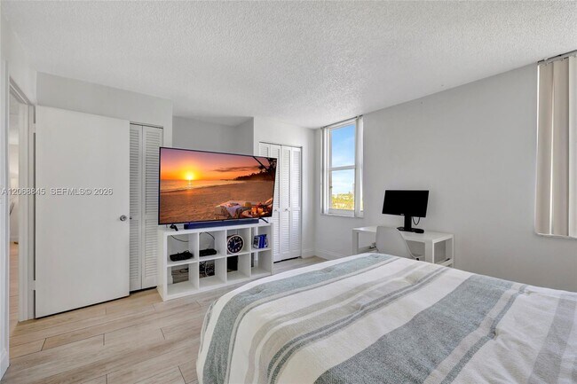 Building Photo - 3015 N Ocean Blvd