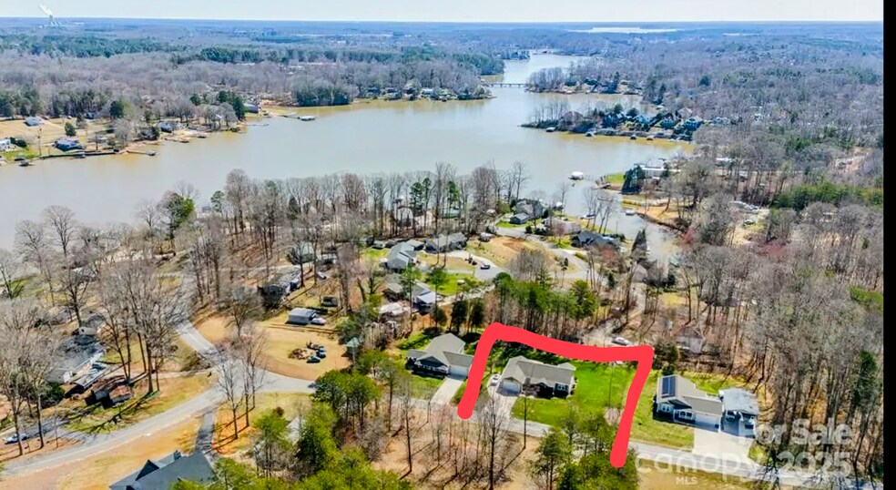 Building Photo - 6821 Ingleside Dr
