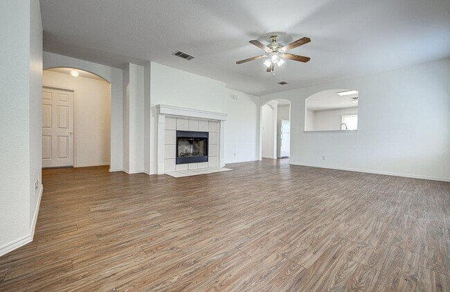 Building Photo - 207 Brentwood Dr