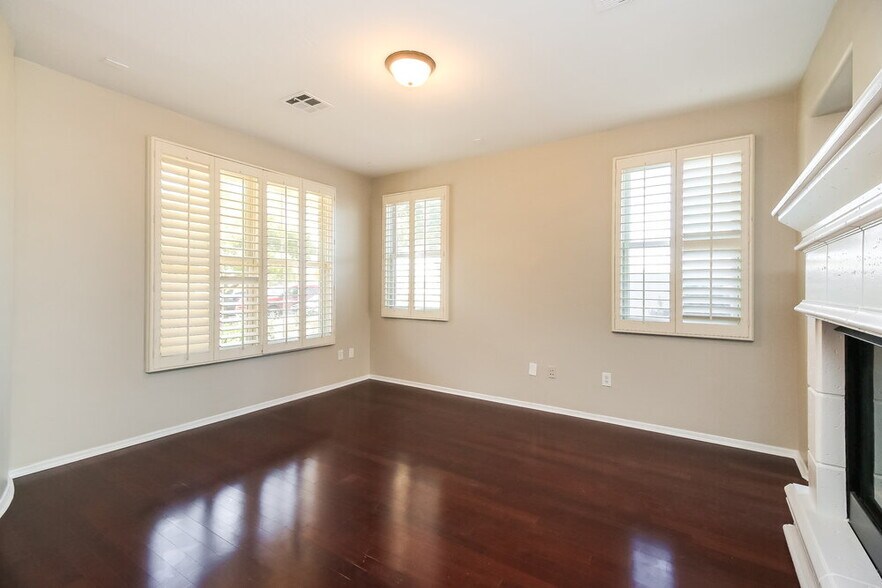 Building Photo - 820 S Adam Way