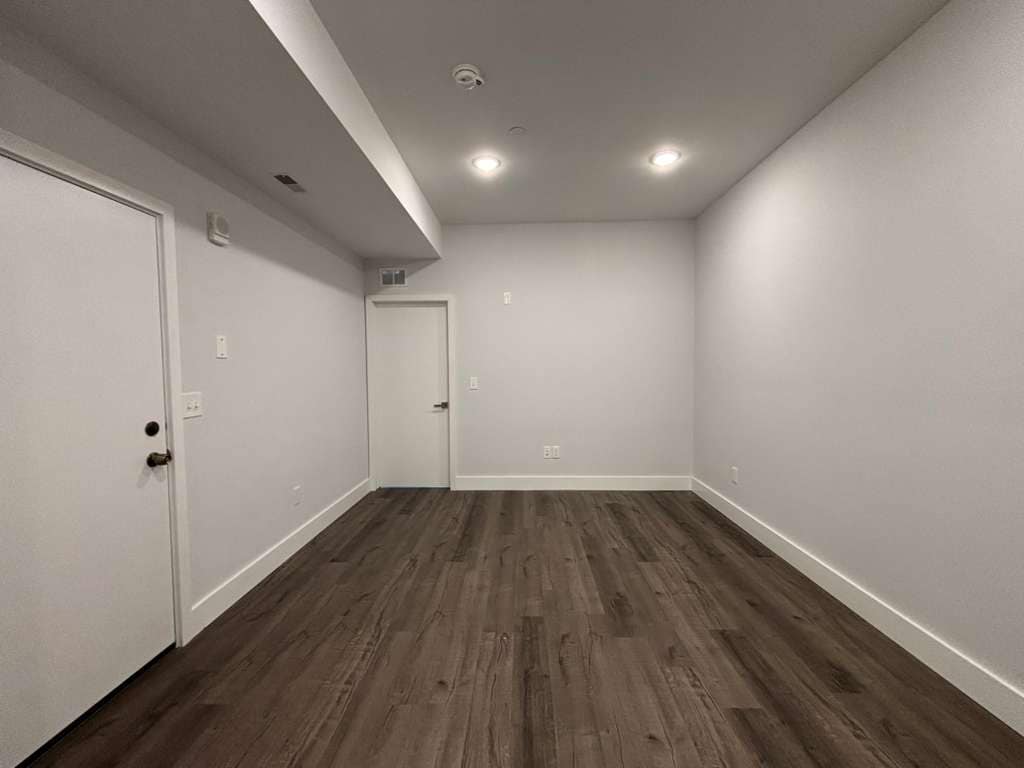 Living area - 2252 N Delhi St