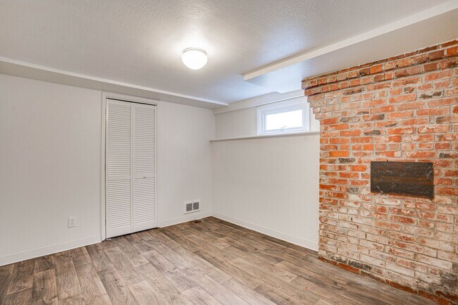 Building Photo - 3221210