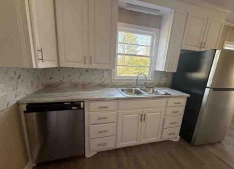 Building Photo - 341 E Northside Dr