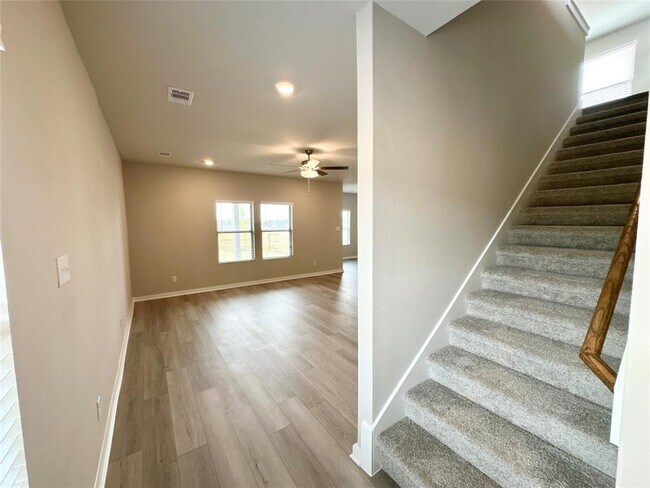 Building Photo - 12198 Ridge Top Dr