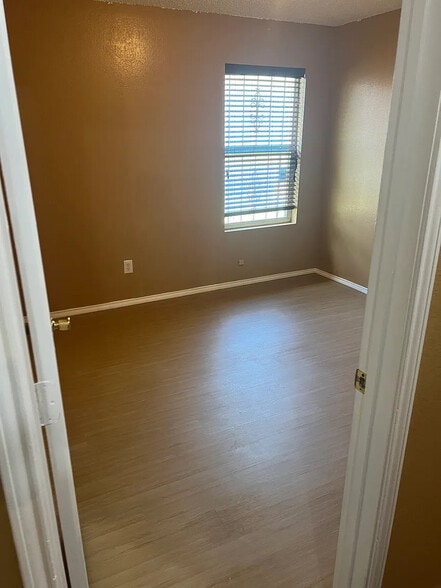 Building Photo - Room in House on Concordia Ln