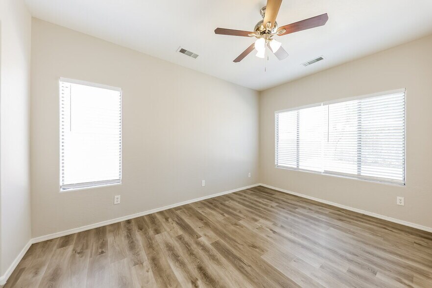 Building Photo - 16862 W Post Dr