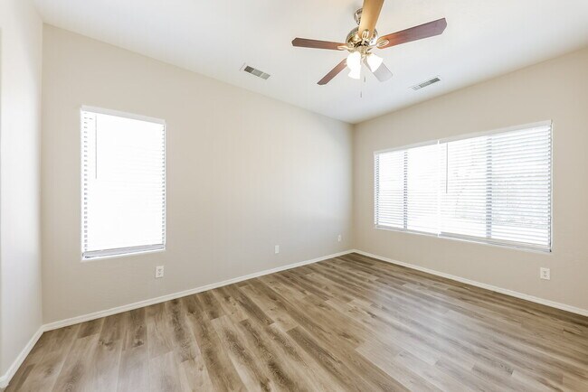 Building Photo - 16862 W Post Dr