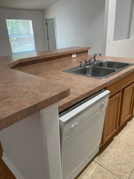 Building Photo - 51 Fordham Ln