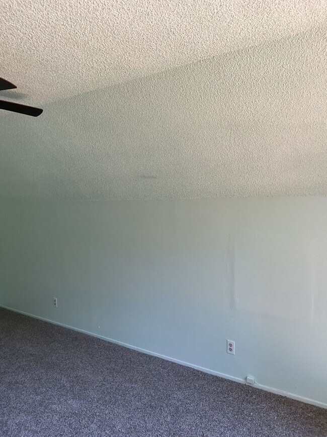 Building Photo - Two story 4 bedroom 2 bath home, Magalia