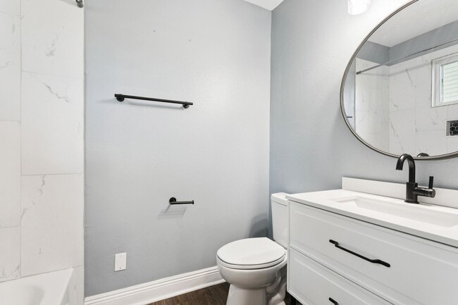 Building Photo - **Charming Family Retreat in the Heart of ...