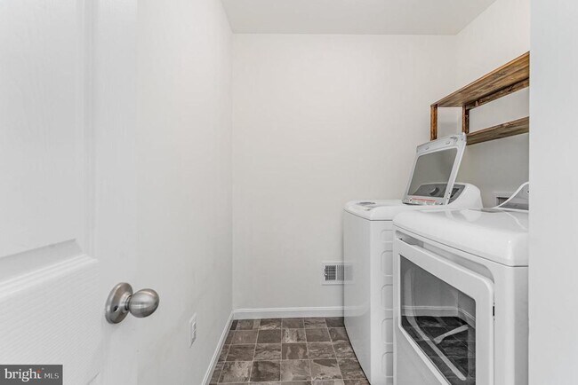 Building Photo - 10407 Spotswood Dr