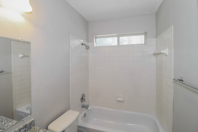 Building Photo - 2604 Hill Street Cove