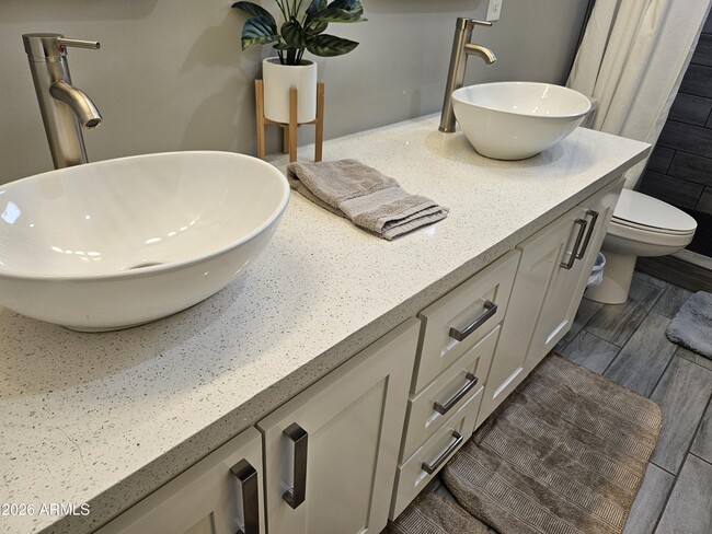 Building Photo - 1402 S 10th Ave