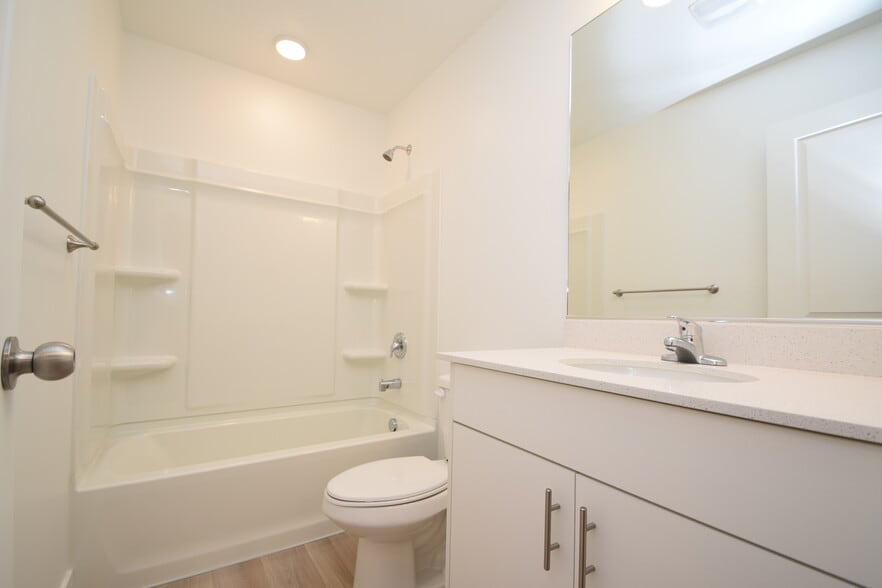 Hall Bath - 1754 N 300 E