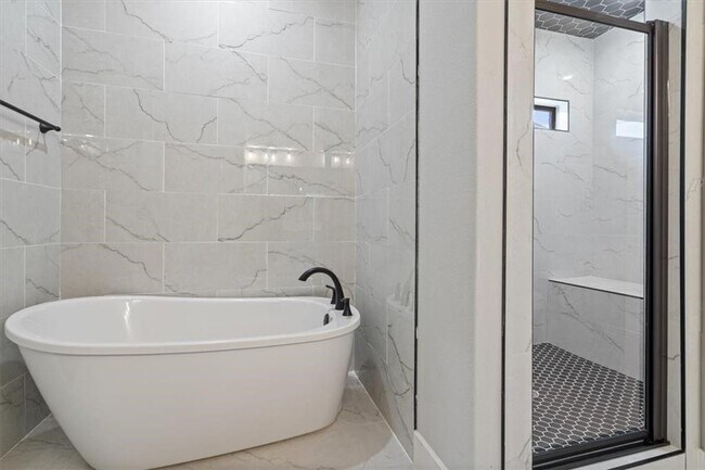 Building Photo - 7002 SW Basswood Ave