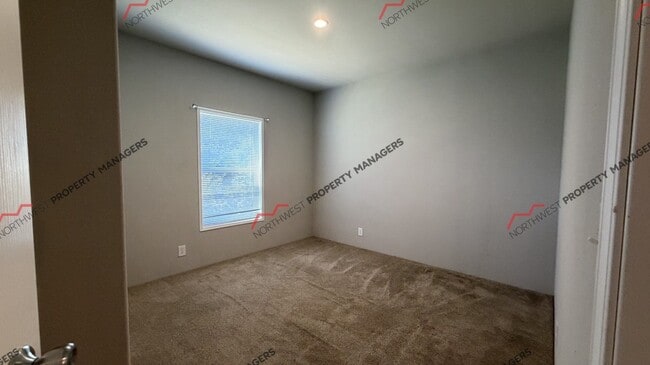 Building Photo - STATUS: *AVAILABLE* | R335 | $2295 + $100 flat rate for Electric and sewer