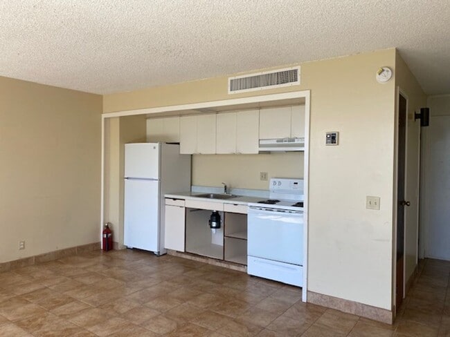 Building Photo - Makaha Valley Towers