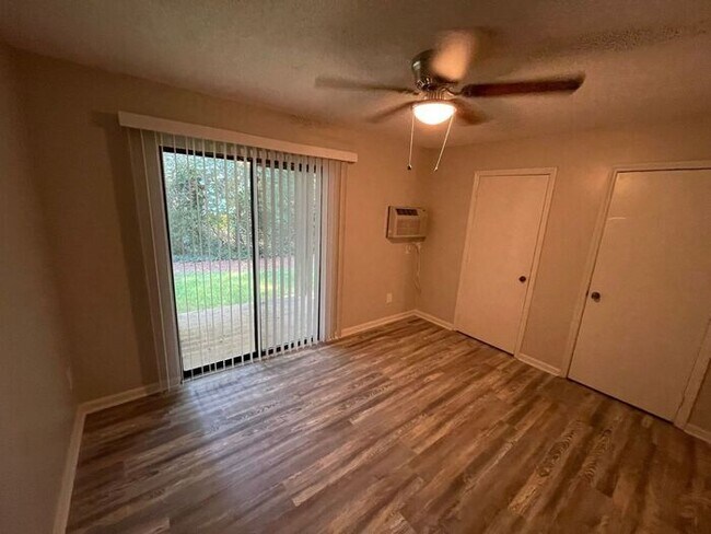 Building Photo - Beautiful One Bedroom Apt in Cotswold Neig...