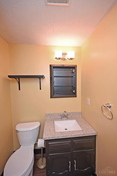 Building Photo - 985 Woodlyn Dr N