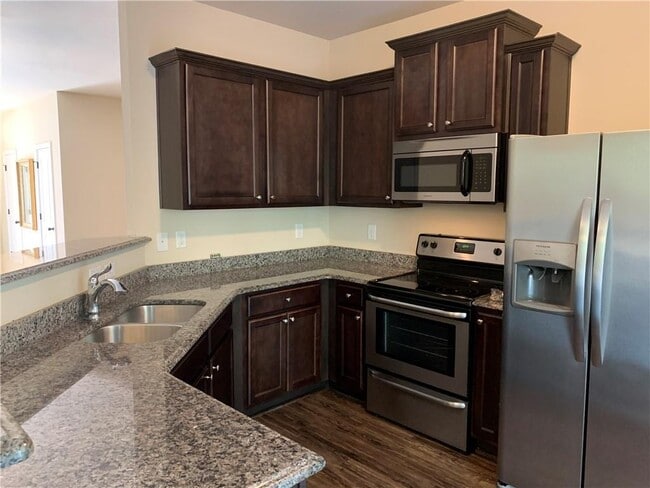 Building Photo - 549 Oakside Pl
