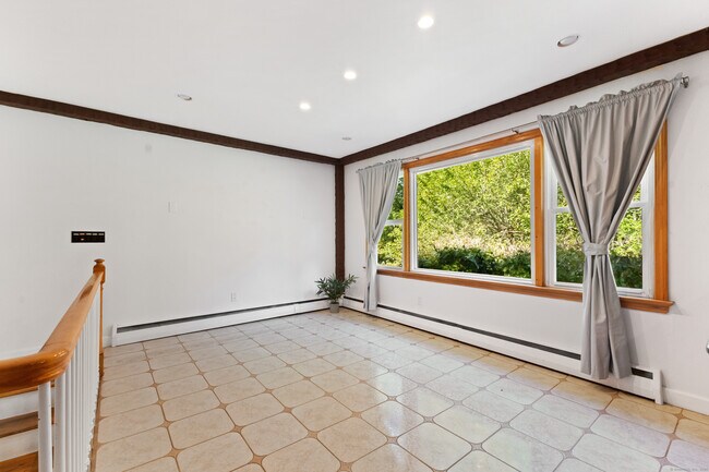 Building Photo - 494 Sawmill Rd
