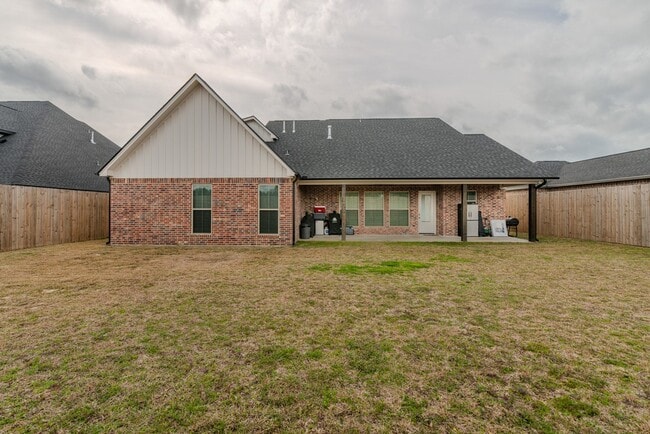 Building Photo - 112 Pindo Palm Dr