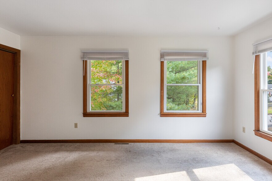 Building Photo - 250 Grey Birch Dr