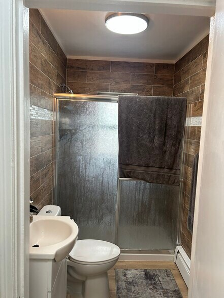 Building Photo - 805 Broadway