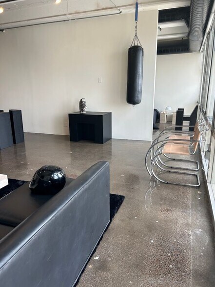 Building Photo - 2404 Wilshire Blvd