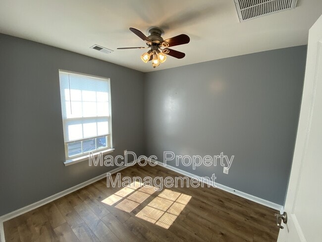 Building Photo - 302 Brenton Rd
