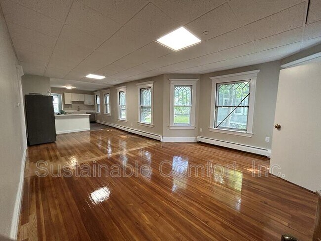 Building Photo - 16 Roxbury St