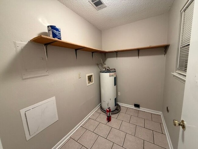 Building Photo - Northeast Pensacola - Harbour Square - 2 bedroom, 1 bathroom