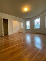 Building Photo - 131 Park Dr