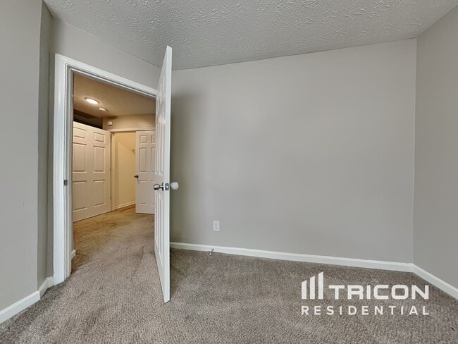 Building Photo - 4194 Riverbank Ct