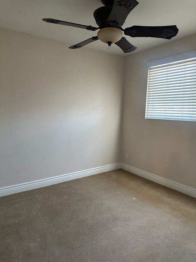 Building Photo - 940 Birmingham Dr