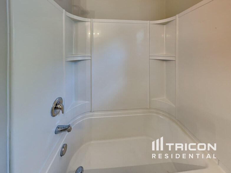 Building Photo - 4912 Magnasco Ln