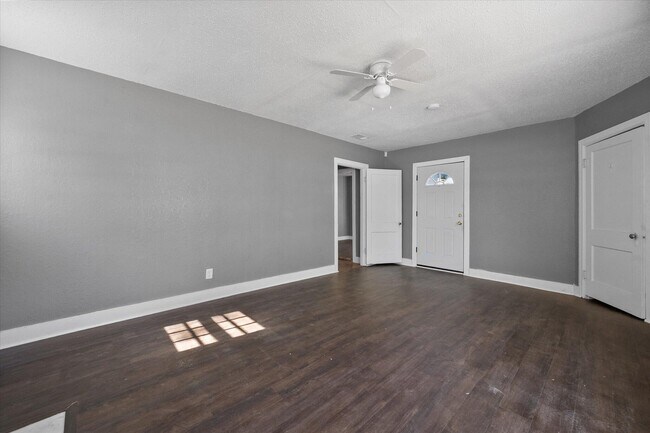 Building Photo - 2402 Avenue U