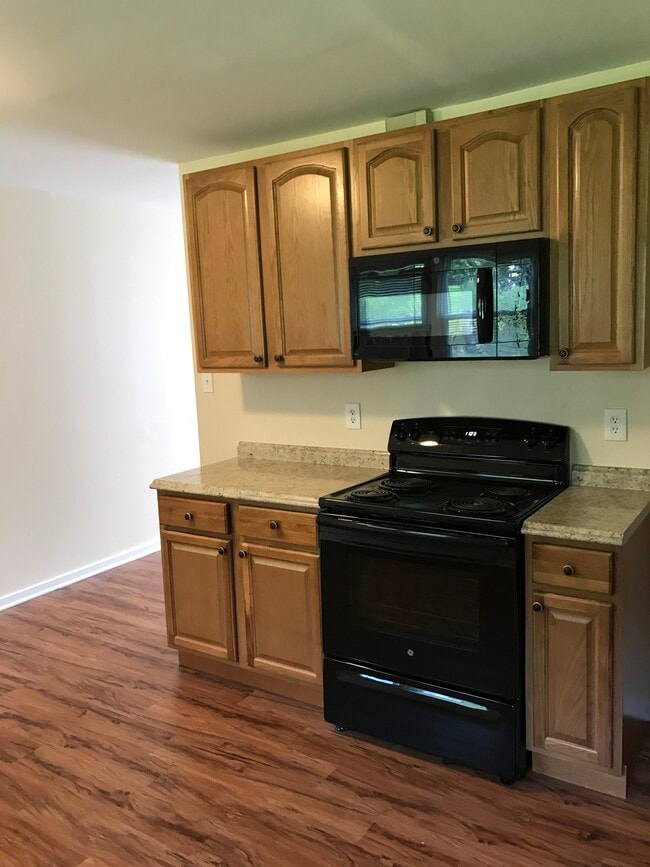 Primary Photo - 516 Berkshire Ln