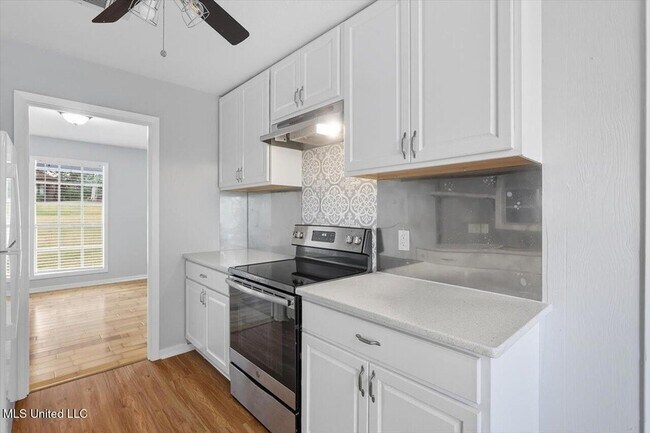 Building Photo - 23 Fox Glen Cir