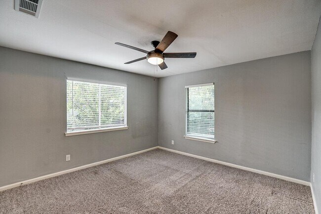Building Photo - 304 John N Garner Cir