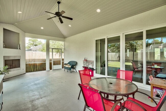 Building Photo - Spacious 4-Bedroom Home for Long-Term Leas...